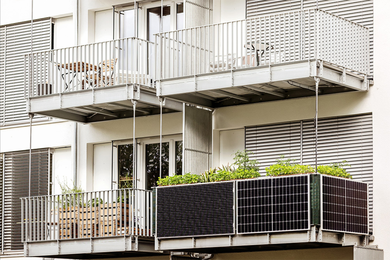 Balkon­kraftwerk bei Ilir Bekiri & Arlind Bekiri Bekiri Elektrotechnik GbR in Bayerisch Gmain